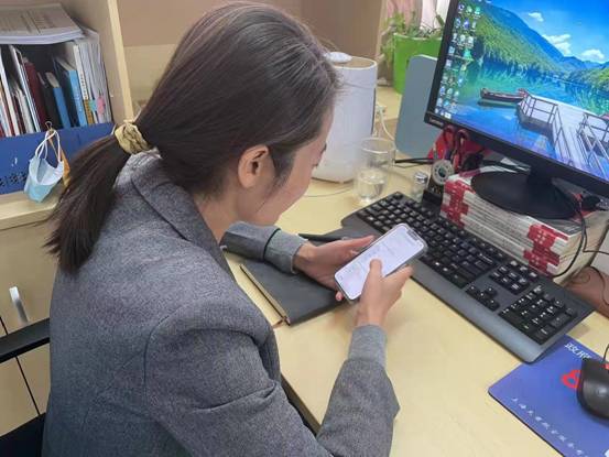 女教职工参与答题3